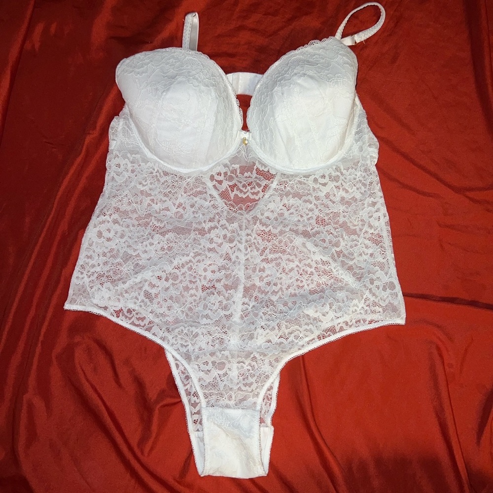 White lace bodysuit 
Tag size says US 12/14 B-C
Cup size fits more towards D-E